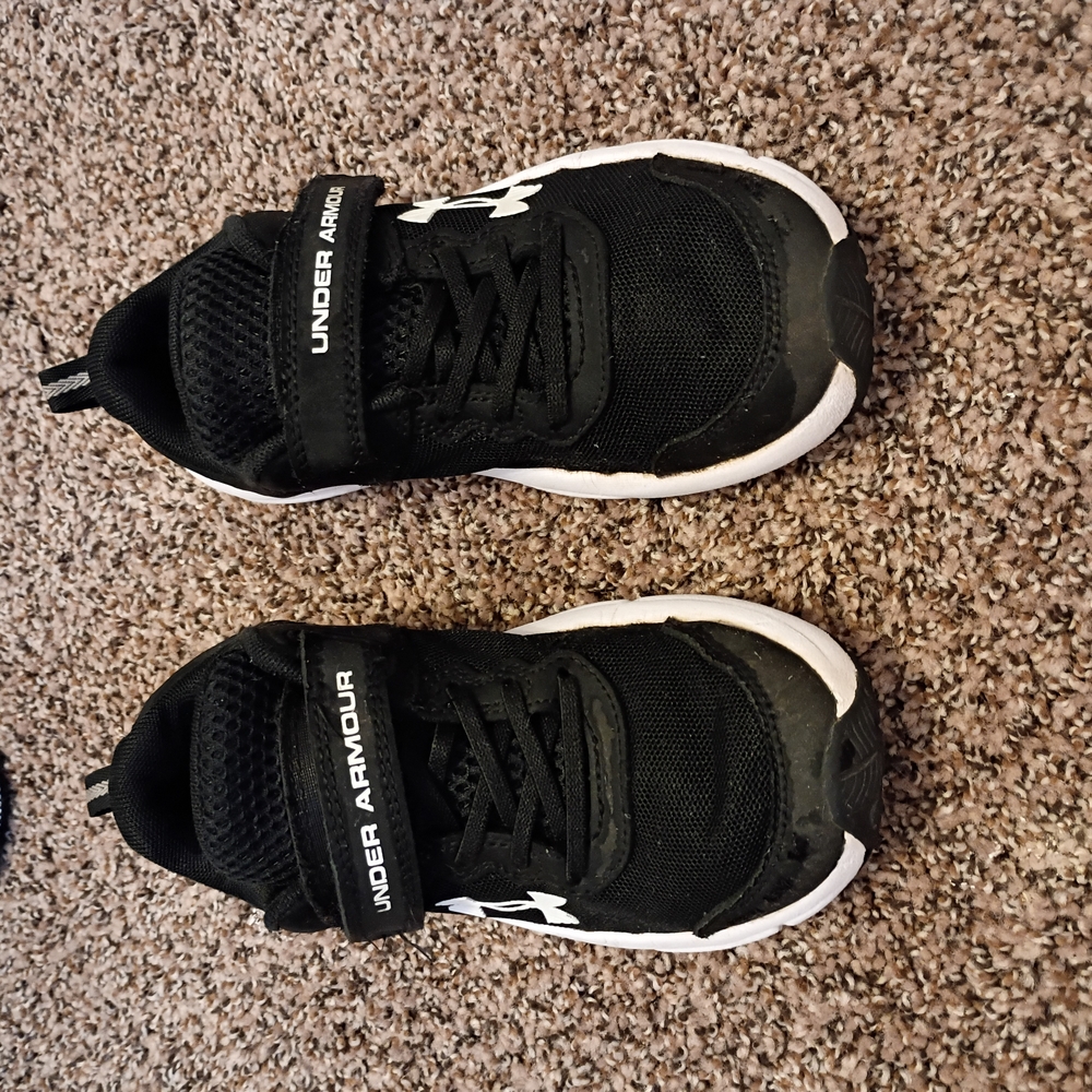 Under Armour Black and White Sneakers Modern Design